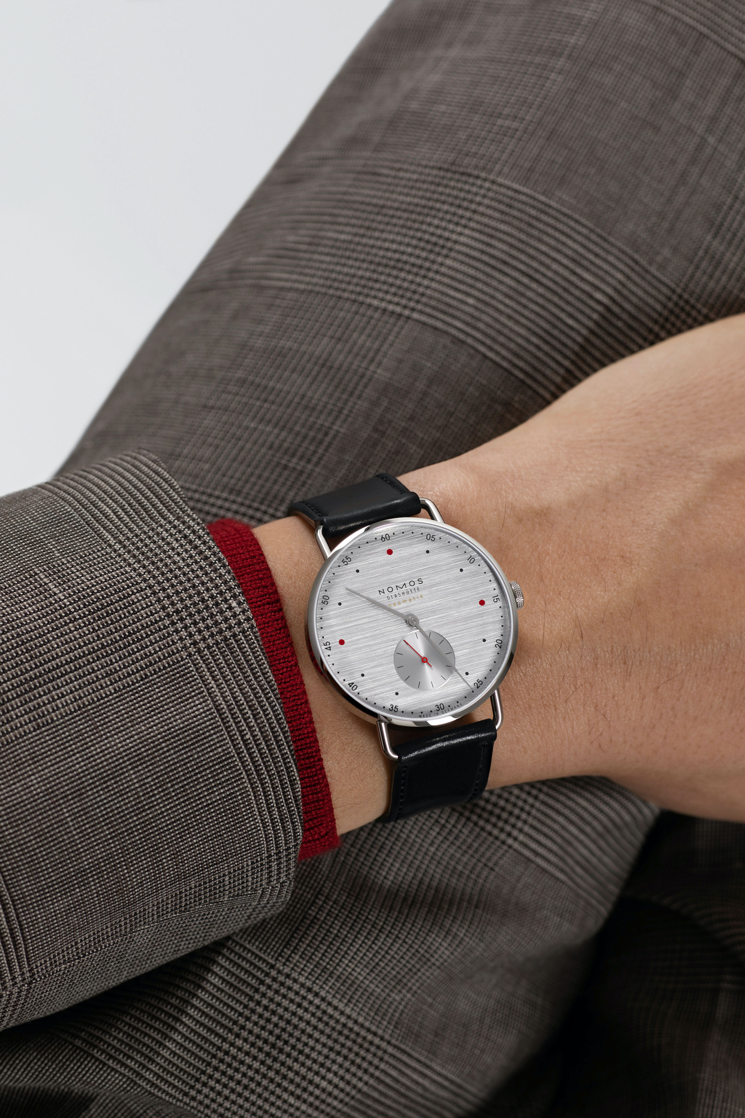Men's watch / unisex  NOMOS GLASHÜTTE, Metro Neomatik 39 Silvercut / 38.50mm, SKU: 1114 | watchphilosophy.co.uk