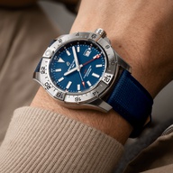 Men's watch / unisex  BREITLING, Avenger Automatic GMT / 44mm, SKU: A32320101C1X1 | watchphilosophy.co.uk