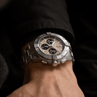 Men's watch / unisex  BREITLING, Avenger B01 Chronograph / 44mm, SKU: AB0147101A1A1 | watchphilosophy.co.uk
