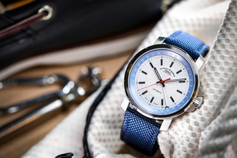 Men's watch / unisex  MÜHLE-GLASHÜTTE, 29ER Pointer Date / 42.4 mm, SKU: M1-25-32-CB-I | watchphilosophy.co.uk