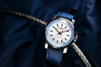 Men's watch / unisex  MÜHLE-GLASHÜTTE, 29ER Pointer Date / 42.4 mm, SKU: M1-25-32-CB-I | watchphilosophy.co.uk