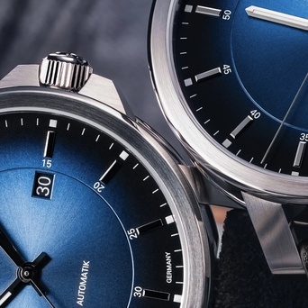 Men's watch / unisex  MÜHLE-GLASHÜTTE, 29ER Casual / 42.4 mm, SKU: M1-25-72-2-300-VLB | watchphilosophy.co.uk