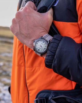 Men's watch / unisex  NORQAIN, Adventure Neverest Night Sight / 40mm, SKU: N1001.21B01.C01.F01 | watchphilosophy.co.uk