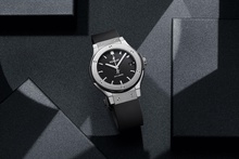 Men's watch / unisex  HUBLOT, Classic Fusion Titanium / 38mm, SKU: 565.NX.1470.RX | watchphilosophy.co.uk
